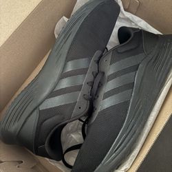 Adidas New Size 9 1/2 Men’s