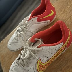 Nike Nino Size 6 