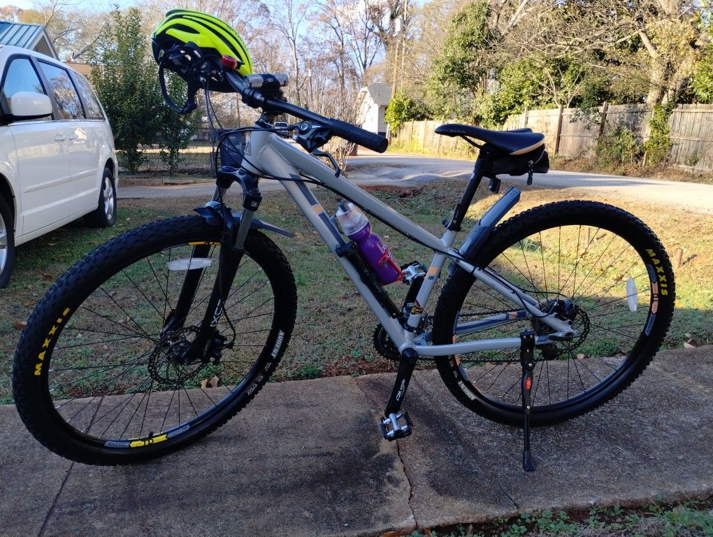 Like New, Marin Bobcat Trail Tree Mountain Bike, 29" 24-speed, Size M, Fully Equipped. Frame 15"