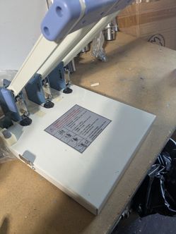 3 hole puncher