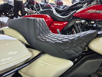 NEW Harley-Davidson Street Glide Seat - NEW
