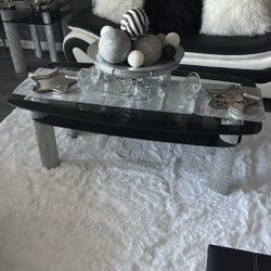 5piece Dinette Set And Matching Cocktail And Two End Tables $250