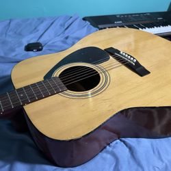 Yamaha Acoustic Guitar And Carrying Case