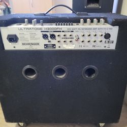 Behringer Ultra Tone K3000FX keyboard Amp