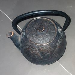 Asia Vintage Cast Iron Tea Pot With Strainer