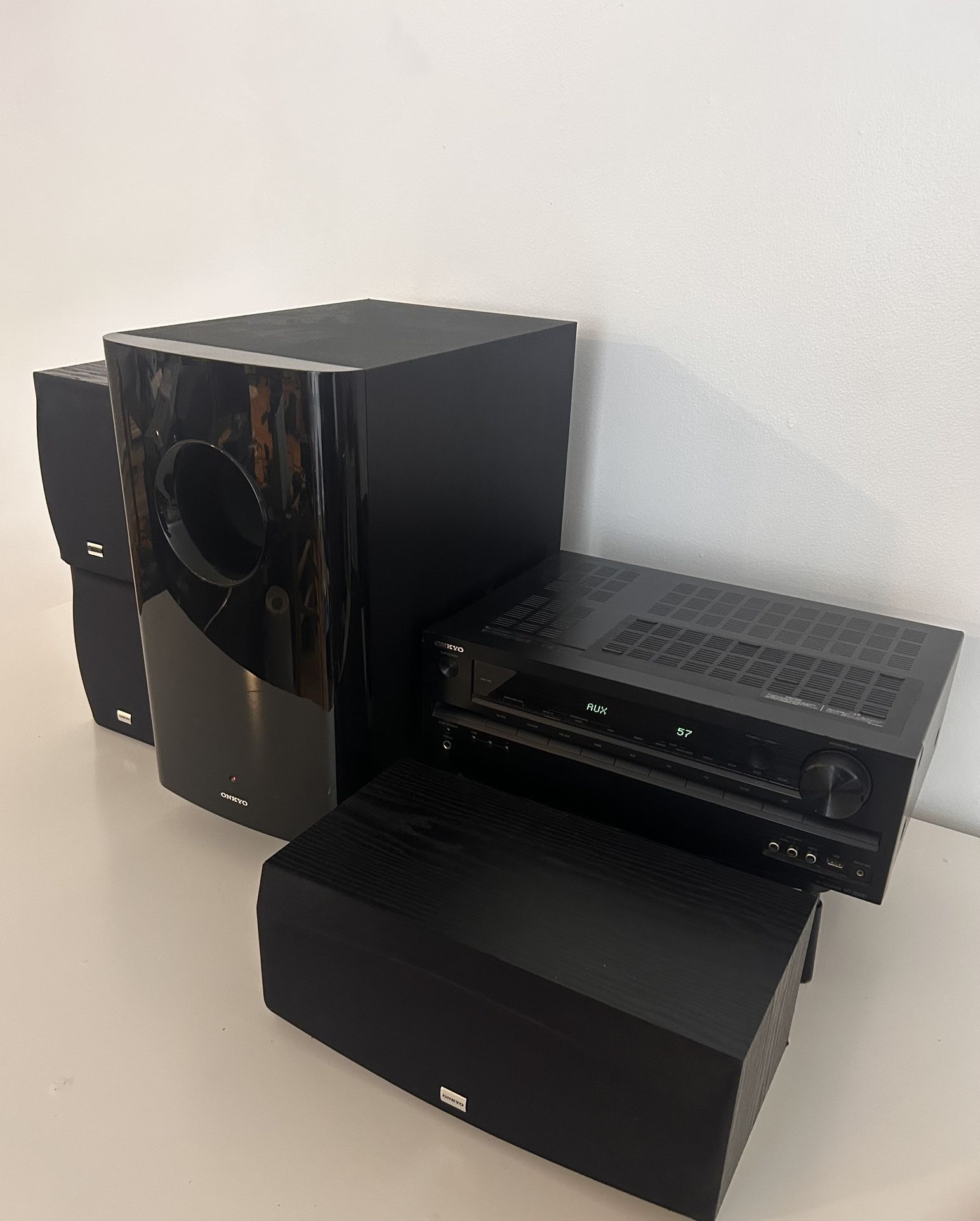 ONKYO HT-R590  AV Receiver +ONKYO SKW-780 Subwoofer+ ONKYO SKM-100 Bookshelf Speaker Set ONKYO SKC-100 Center Speaker 