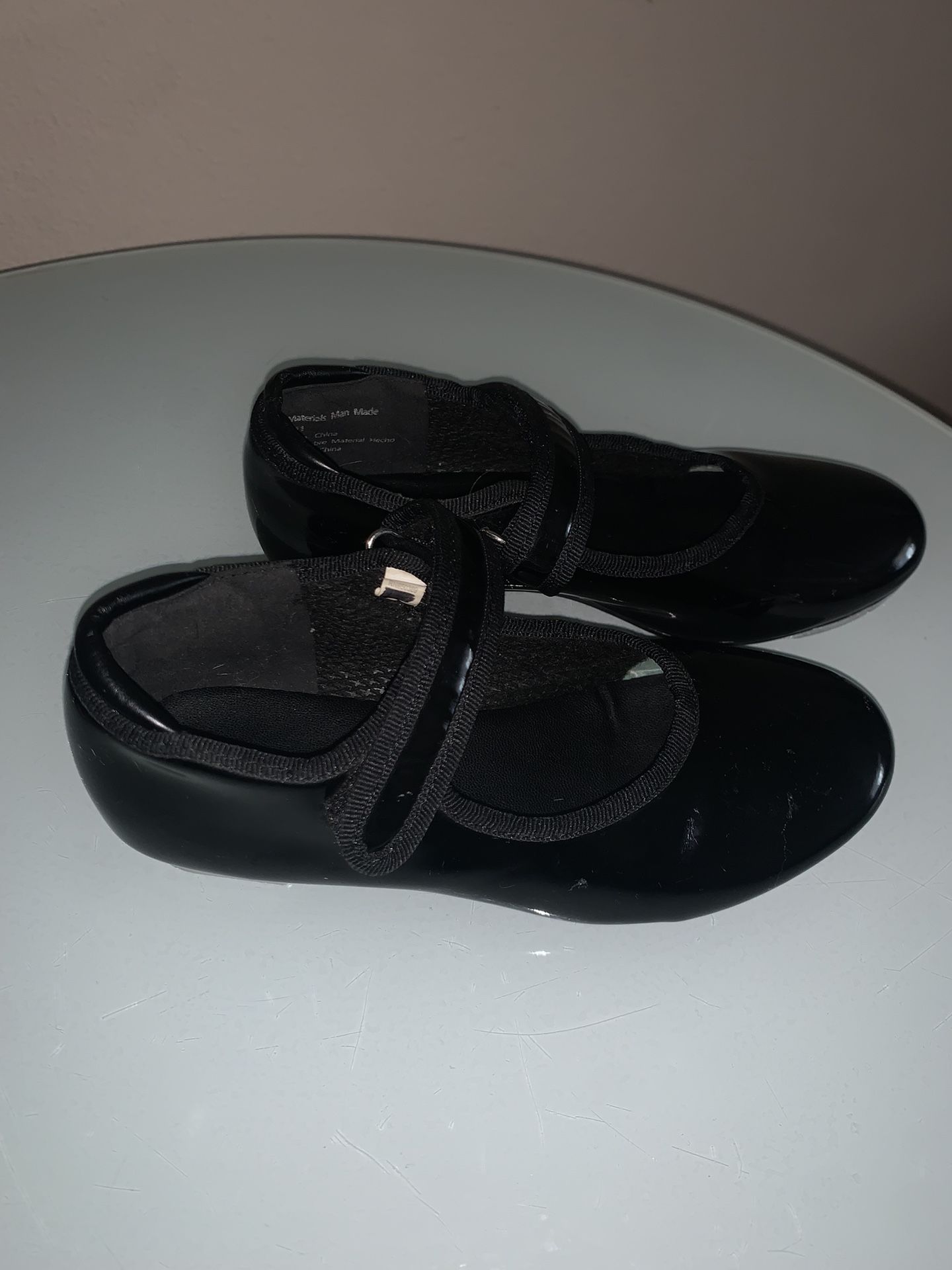 Girl dance tap shoes Freestyle brand size 11 Kindergarten-first grade size range