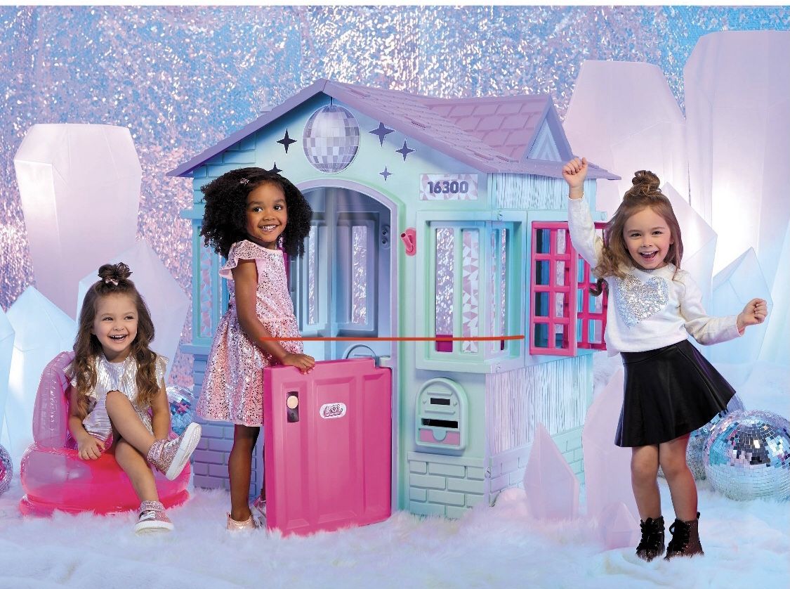 Brand New in Box ! Hard to find! L.O.L. LOL Surprised ! Winter Disco Cottage Playhouse over 4 feet high