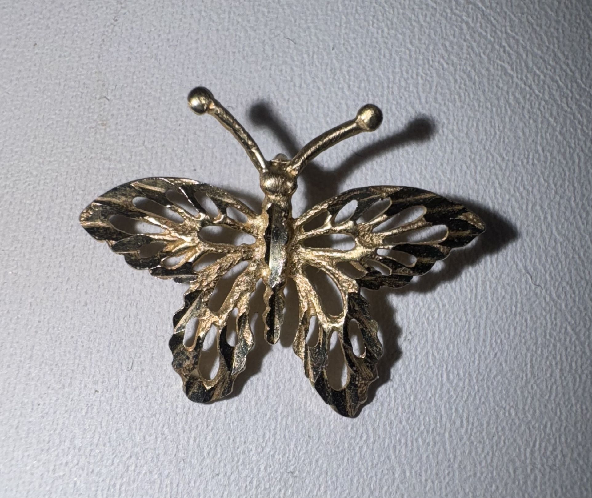ESTATE - Beautiful 14K yellow gold Diamond Cut Butterfly Pendant/Charm