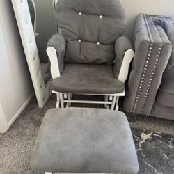 Glider Chair For Nursing 