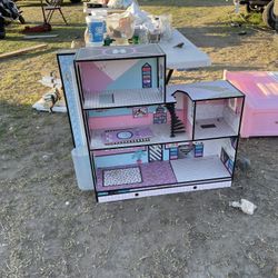 Little Girls lol Doll House 