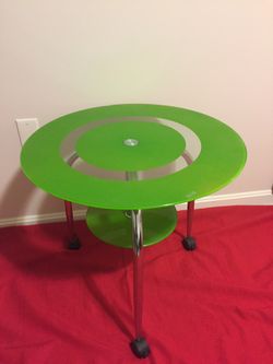 Two layers of glass table with leg wheels can be locked