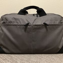Pakt One Travel Duffel V1