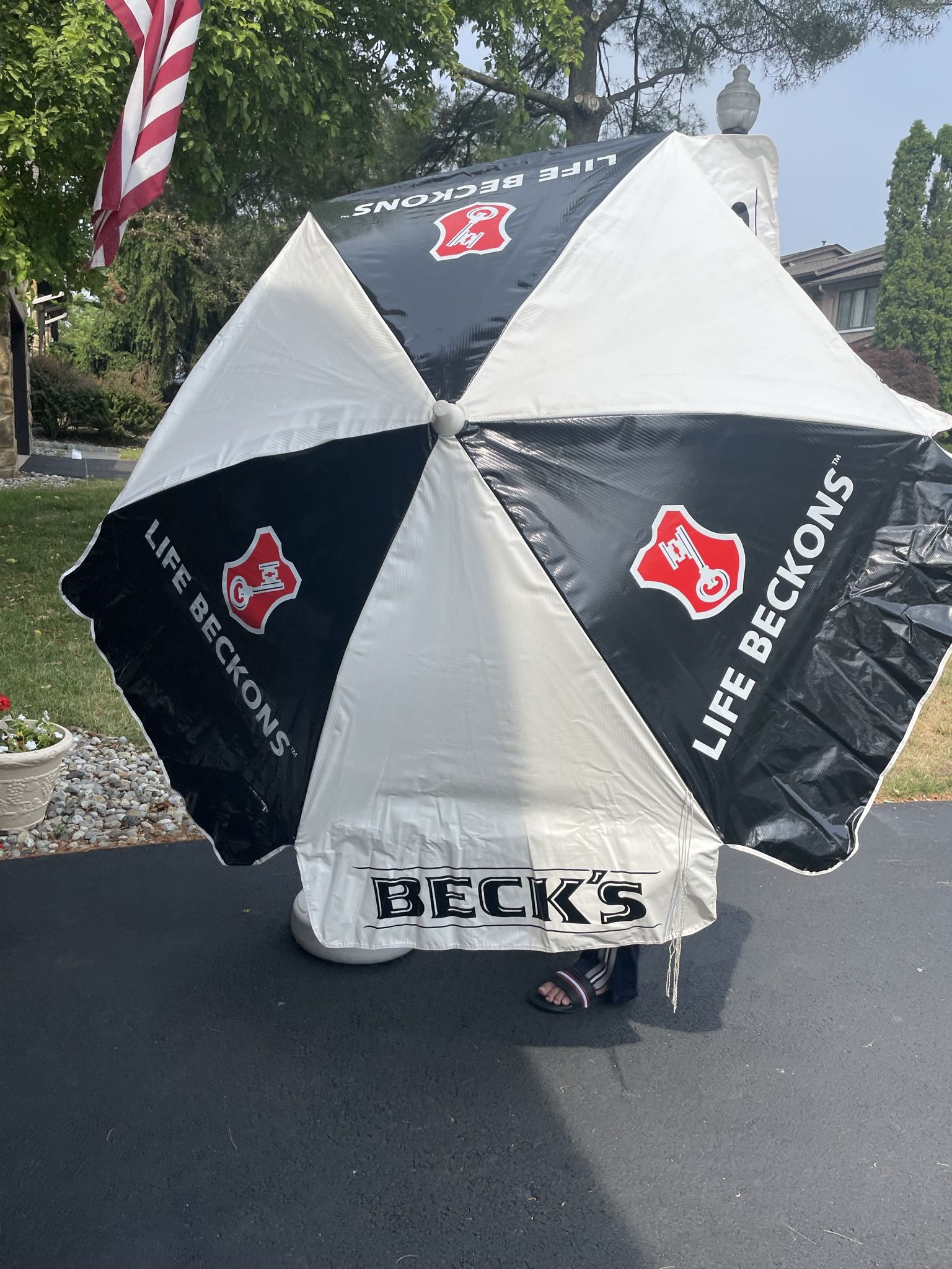 Beck’s Large Vinyl 7ft Outdoor Umbrella NEW - Beck's Tab Handle Free as a bonus