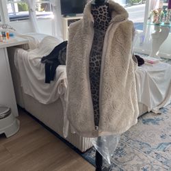 Women’s White Creamy. Vest 