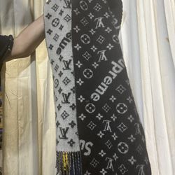 Supreme Louis V Scarf