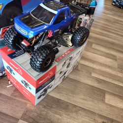 Redcat Everest 10 1/10 Scale RC Rock Crawler. Brand new in a box ready to run