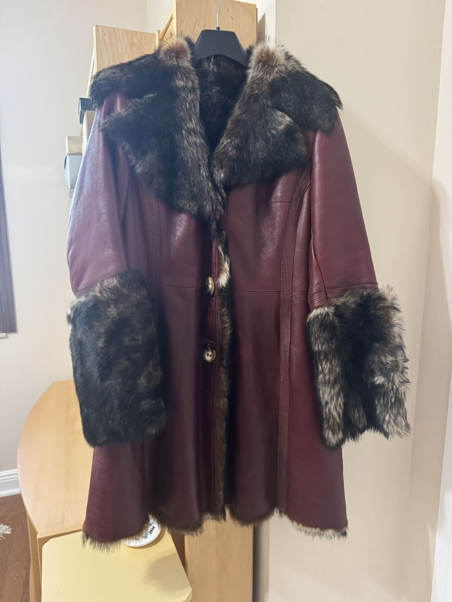 Dramatic Price Drop For NEVER WORN PASHA VENETO Top Quality Lambskin Leather Shearling, M