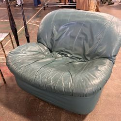 Burris Clam Style Chair