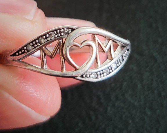 Sterling Silver Two Tone Size 6 "Mom" Ring 