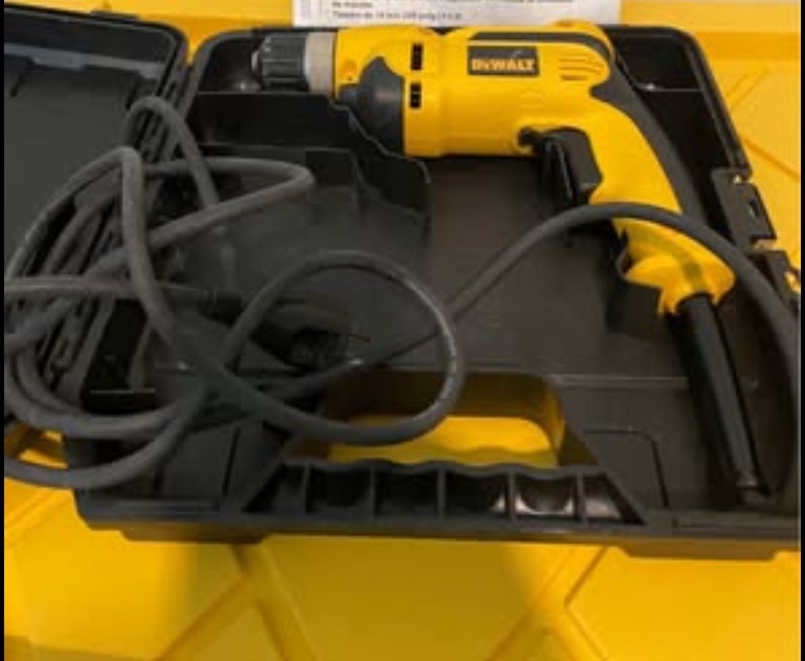 DeWalt DWD 110 Corded 3/8 inch Variable Speed Drill with Screw Driver Bit Set and Magnifying Glass