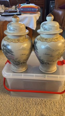 Vtg Japan 2ea ginger jars