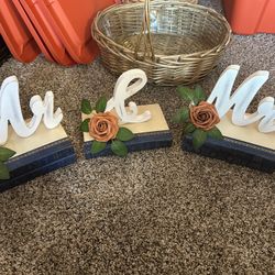 Mr & Mrs Wedding Signs 