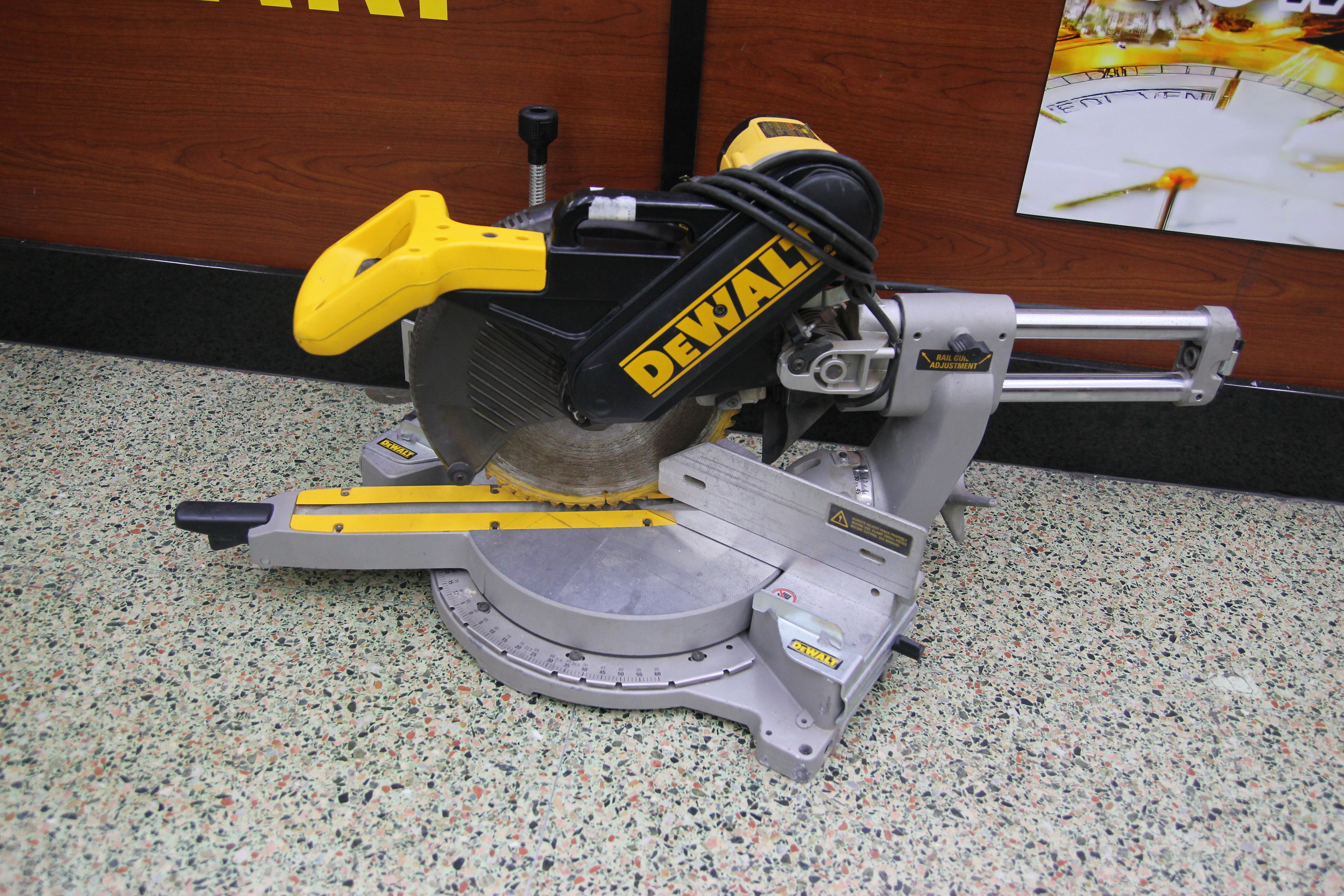 (AS IS) Dewalt DW708 Miter Saw (For Parts or Repair)