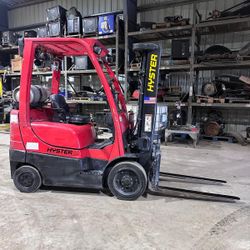 2012 Hyster 5000 lbs capacity forklift
