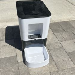 Automatic Pet food dispenser