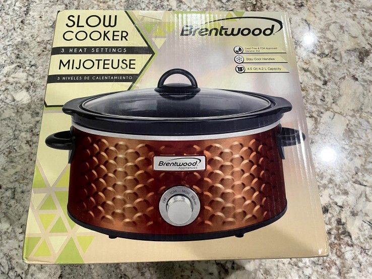 Brentwood Slow Cooker Scallop Pattern, 4.5 Quart, Copper