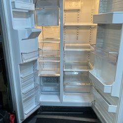 Kenmore Refrigerator  (More Pics To Come) 