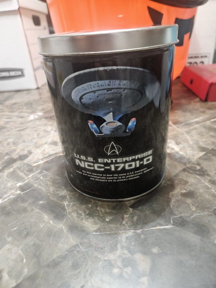 Ships of Star Trek The Next Generation 700 Piece Puzzle in Tin, 1996, Sealed Bag