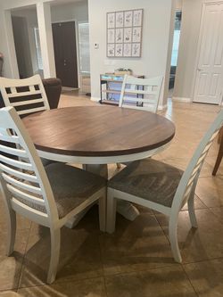 Dining set. 4 chairs
