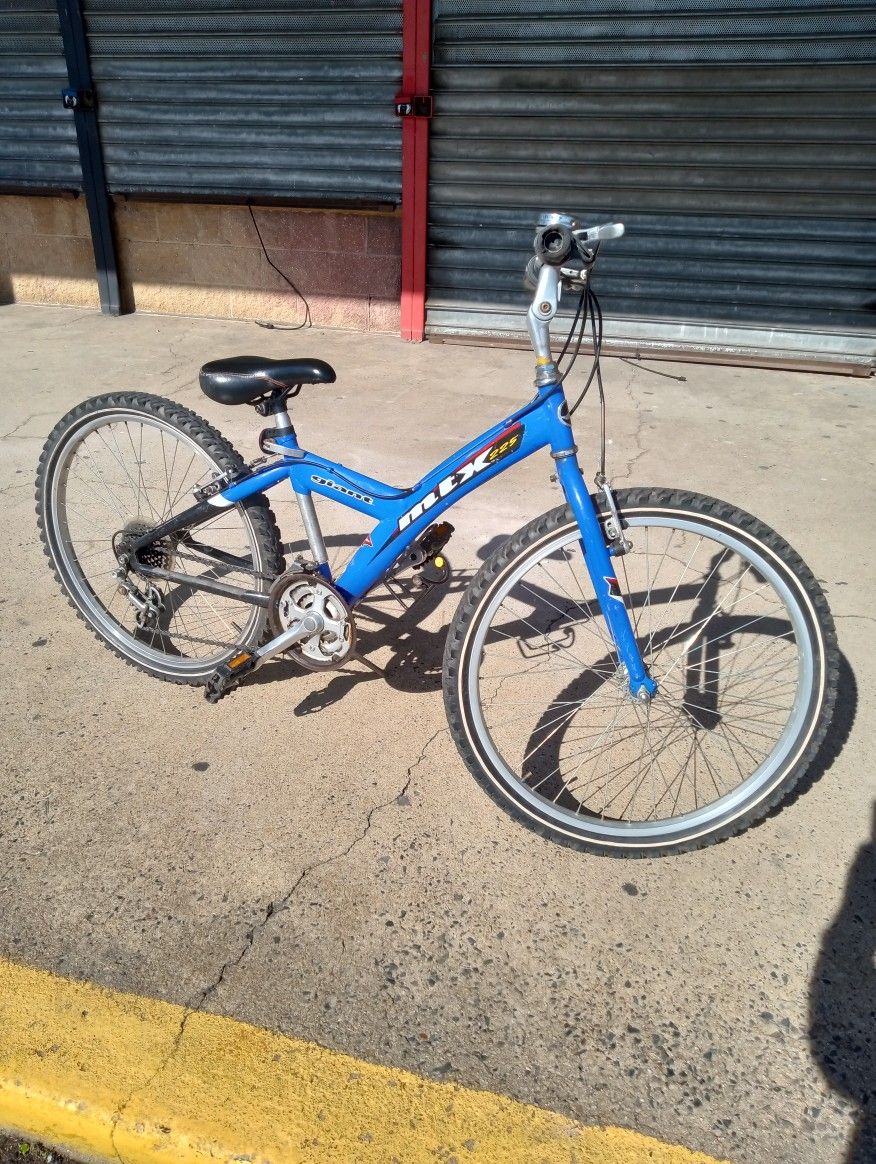 24-in MTX Giant Mountain Bike 21 Speed