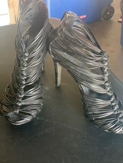 Black heels size 8