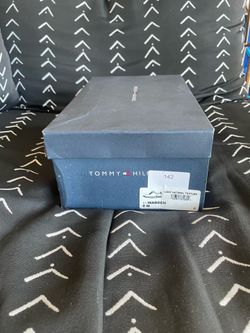 Tommy Hilfiger mens size 8