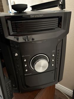 Sharp Small Stereo with 2 speakers