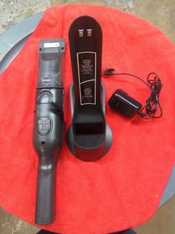 SHARK. (HANDHELD VACUUM)