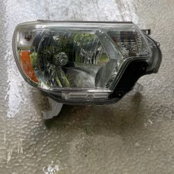 Toyota Tacoma Head Light 
