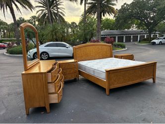 Beautiful Bedroom Set King Size Solid Wood Maple Color Like New Indonésia Furniture