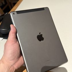 A2200 iPad 7gen WiFi And Cell 128 Gig Verizon