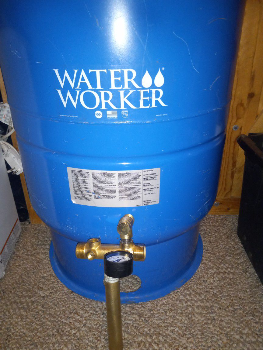 44 Gallon Pressure Tank With Needed Parts
