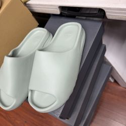 Green Size 8  Ezzey Slides 