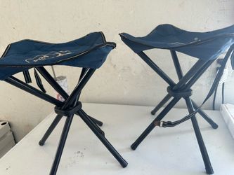 2 outdoor portable seats