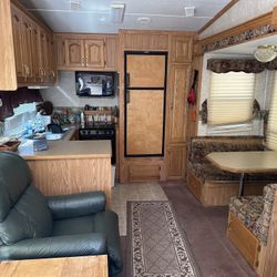 2006 Cedar Creek 5th Wheel trailer