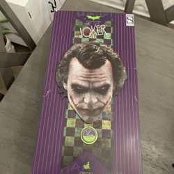 Joker 1/4 Scale Figure The Dark Knight 