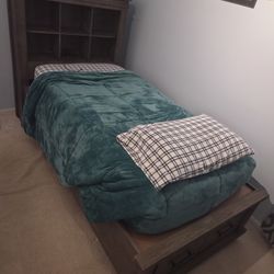 Kids Bed (Twin)