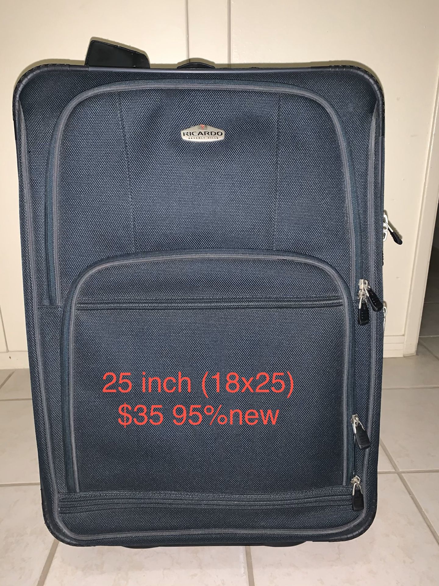 Ricardo luggage size 25 inch (18 x 25). 90 % new. Nothing wrong. Very clean. 35