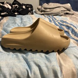 Yeezy Slide Size 8US Worn
